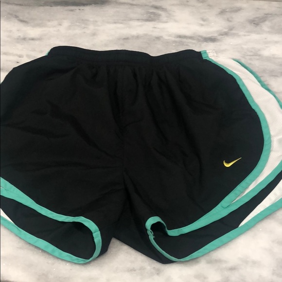 Nike Tempo shorts size mediums - Picture 2 of 4